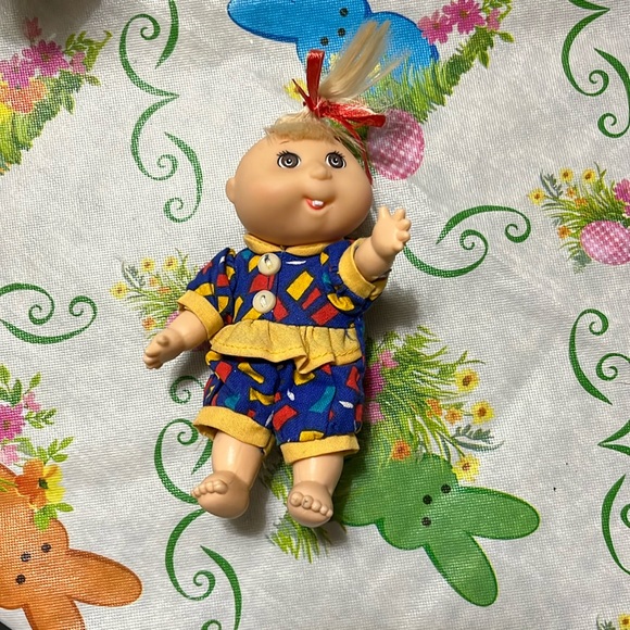 CABBAGE PATCH Doll Mini Figure Vintage 1995 Blonde Hair with original clothing. - Picture 1 of 6